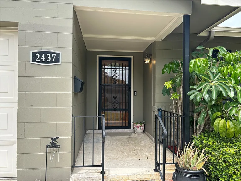 2437 Eastbrook Blvd — Photo 11