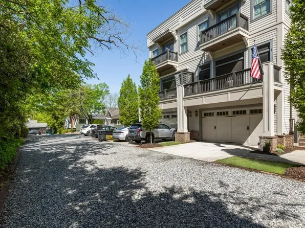 1079 Canton St, Roswell, GA 30075