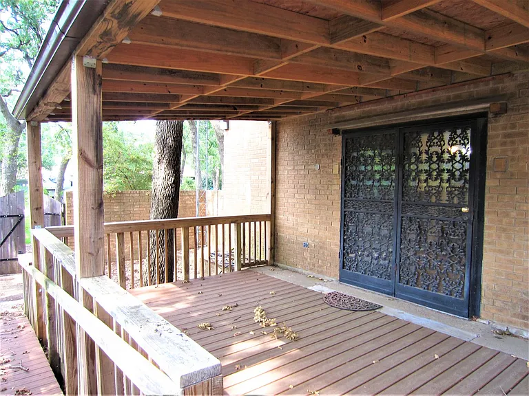 1815 Greenwood Dr — Photo 7