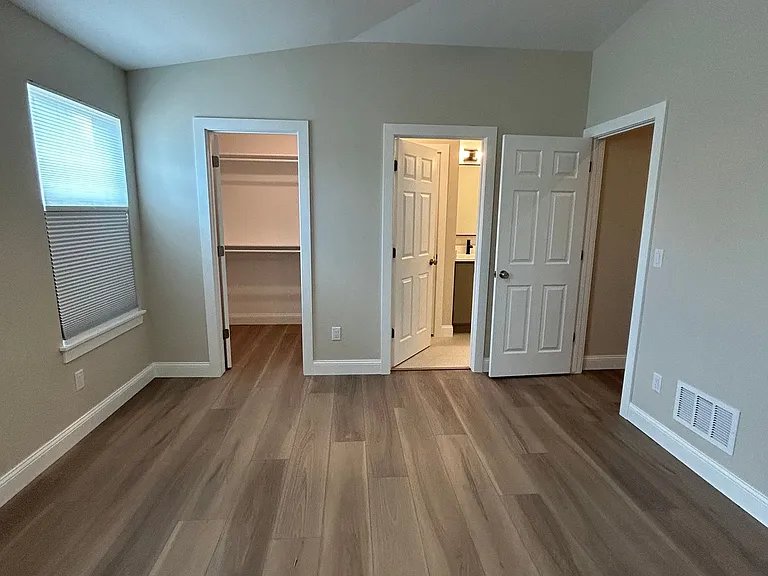536 E Mulberry St — Photo 22