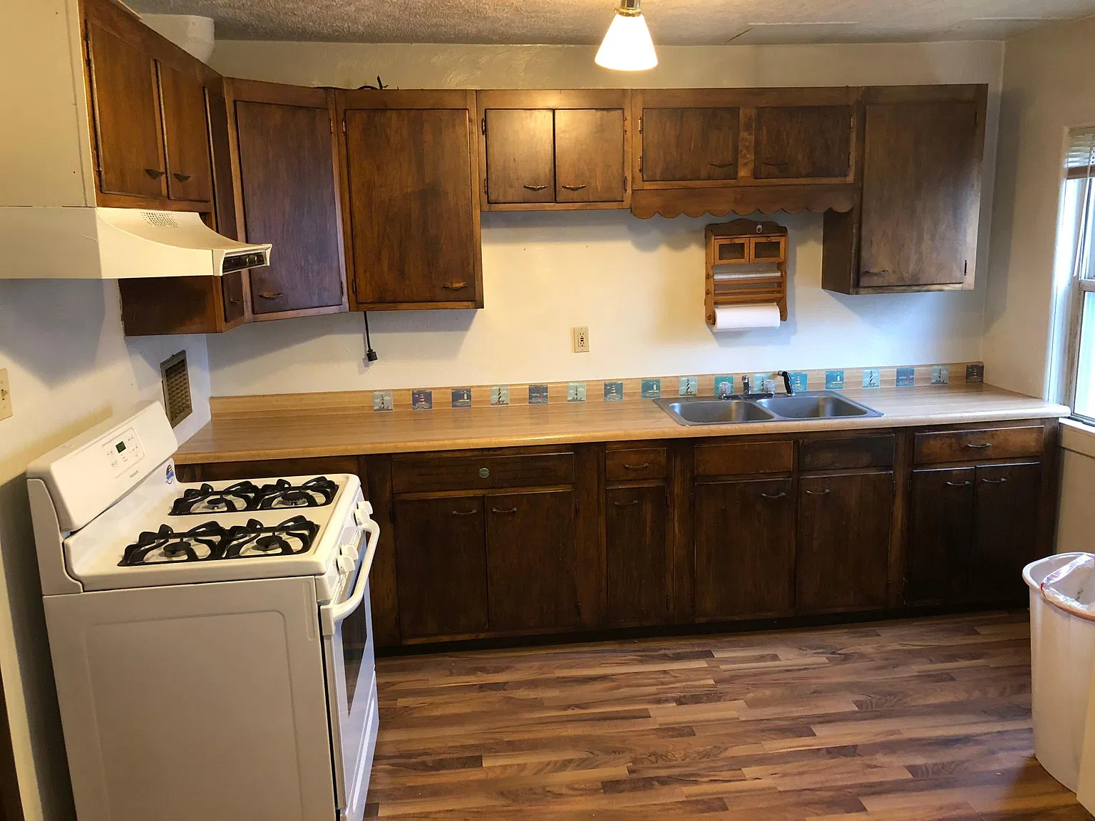 1402 Peterson Dr — Photo 3