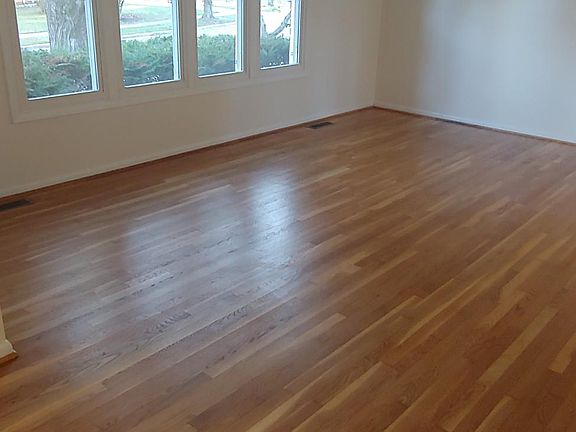 Living Room w/ Hardwood Floors