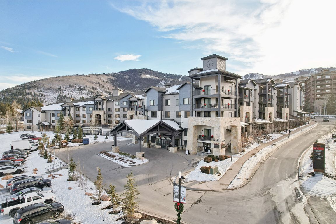 Canyons Resort Dr 326-022.jpg