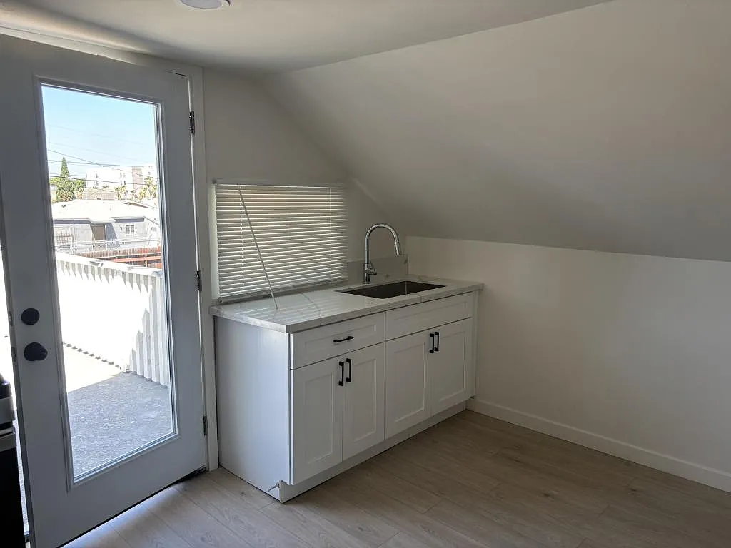 3830 41st St, unit 3 — Photo 4