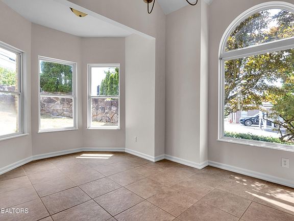 5th image of 1124 Ferncliff Way