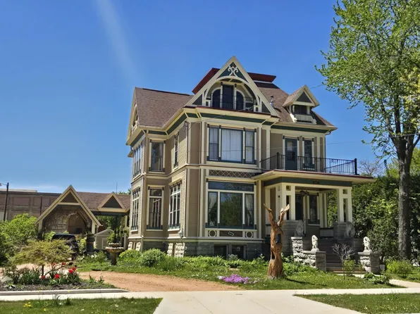 1107 Algoma Blvd, Oshkosh, WI 54901