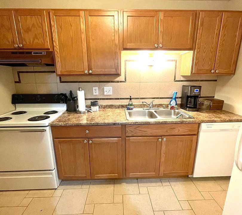 Saxony Village Apartment Rentals - Germantown, WI | Zillow