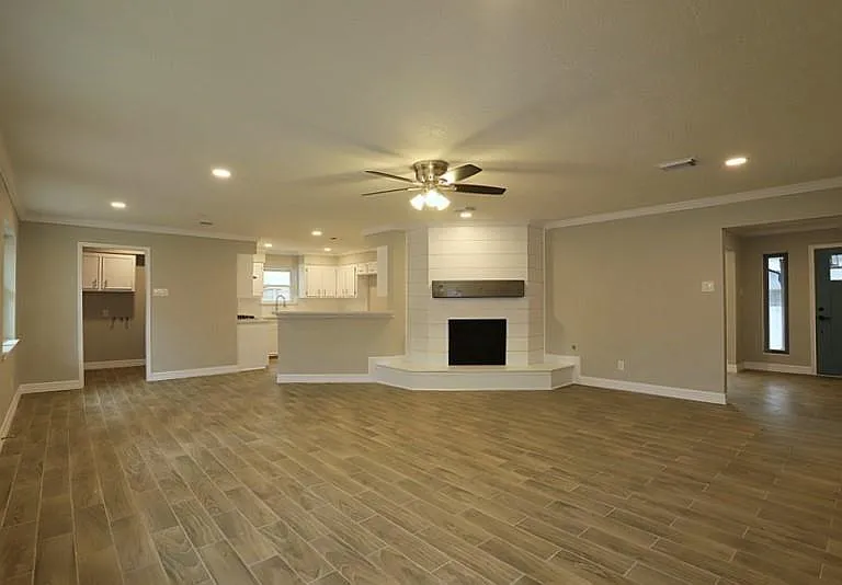 511 Rosewood Dr — Photo 5