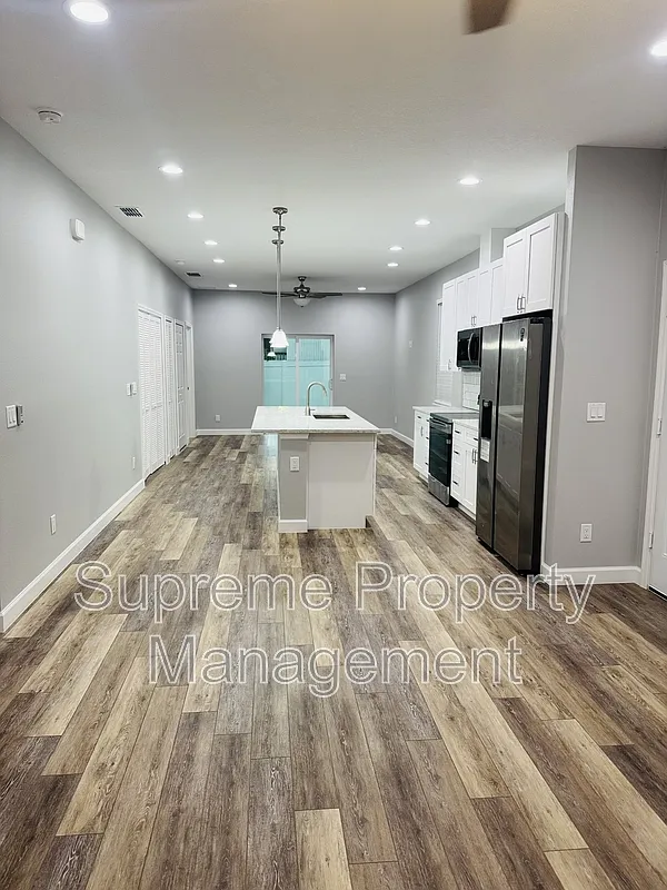 3 bed, 2.0 bath, 1427 sqft, $2,550 — Photo 3