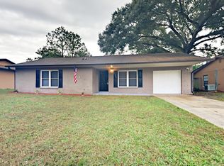 1226 Oak Valley Dr, Seffner, FL 33584