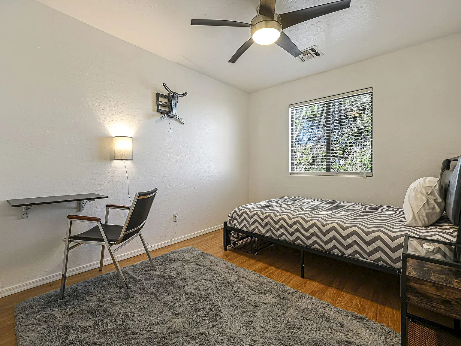 4 bed, 3.0 bath, 2500 sqft, $1,014 — Photo 1