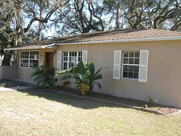 2nd image of 10417 Newport Cir