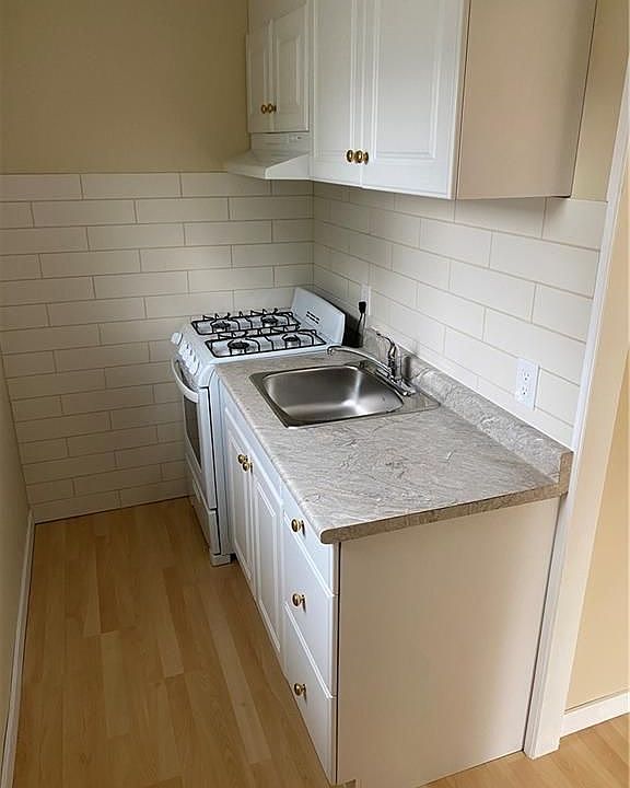2nd image of 103 Welland Ave #3