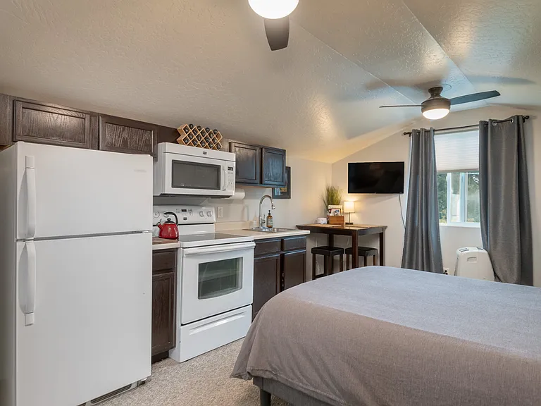 1017 Poplar St #1/2 — Photo 4