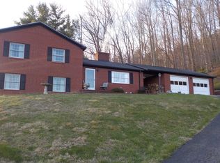 105 Oak St, Ansted, WV 25812