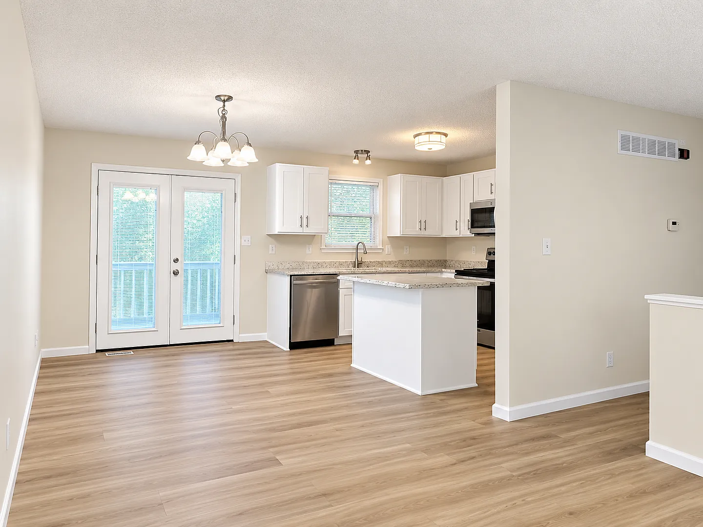 Split Level Home in Imperial. — Photo 3