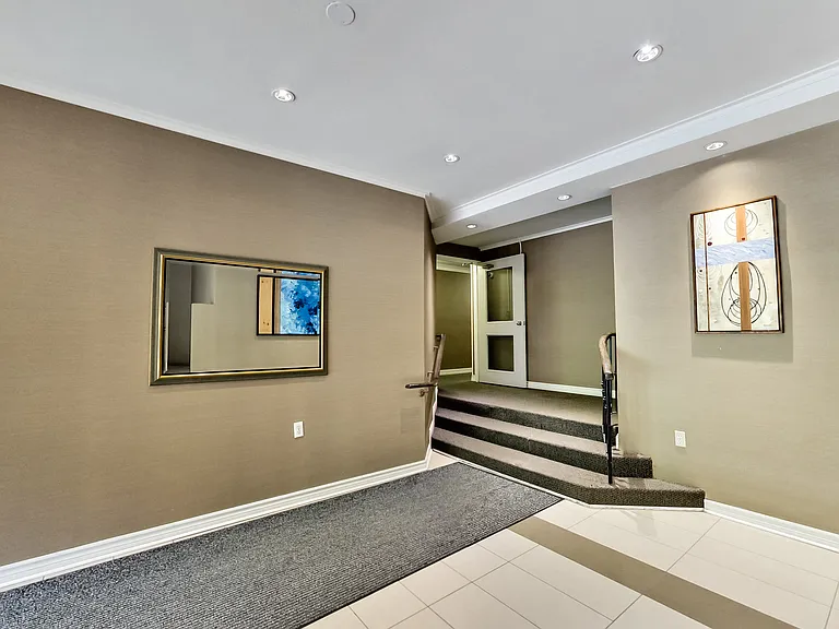 680 Roselawn Ave — Photo 42