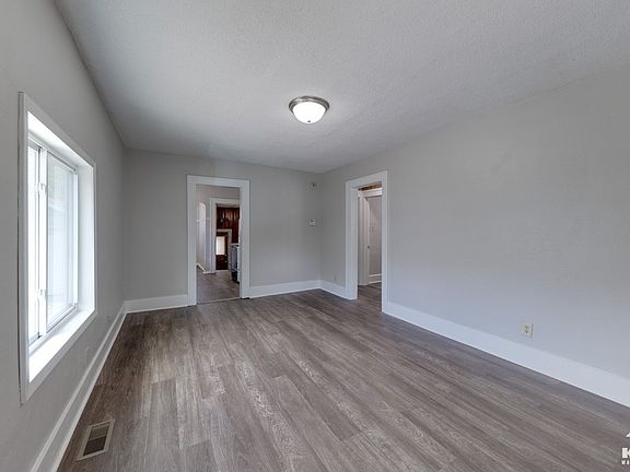 4th image of 223 N Meridian Ave