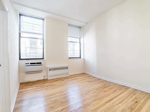 4th image of 201 E 12th St APT 521