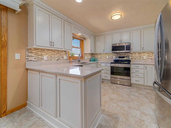 3rd image of 740 Indianwood Ct