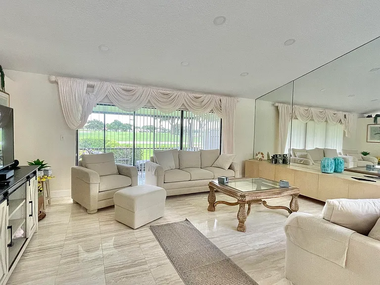 5662 Ainsley Ct — Photo 4