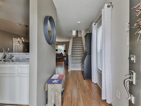 2nd image of 7035 Woodridge Square Dr