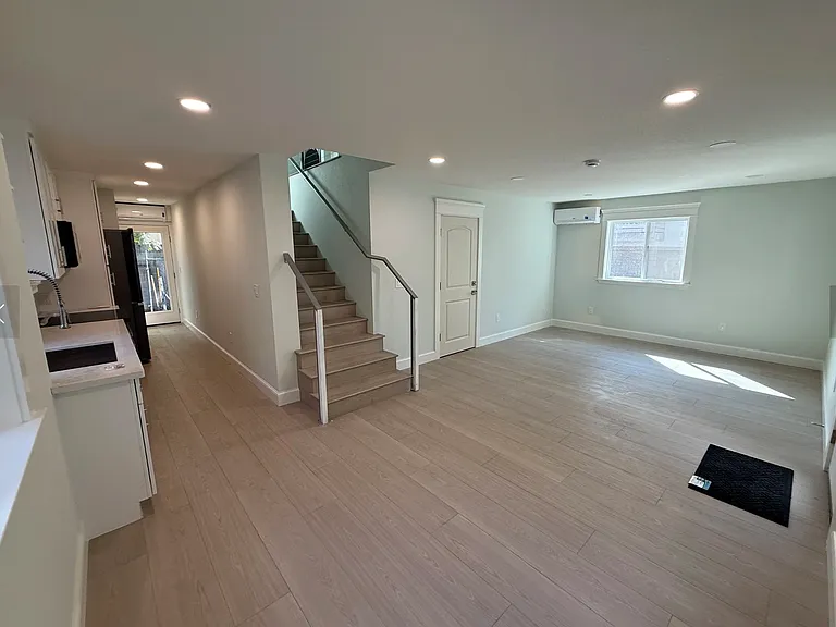 844 Bellomy St — Photo 6