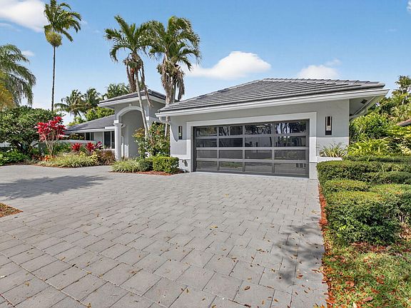 3rd image of 5761 Paddington Way