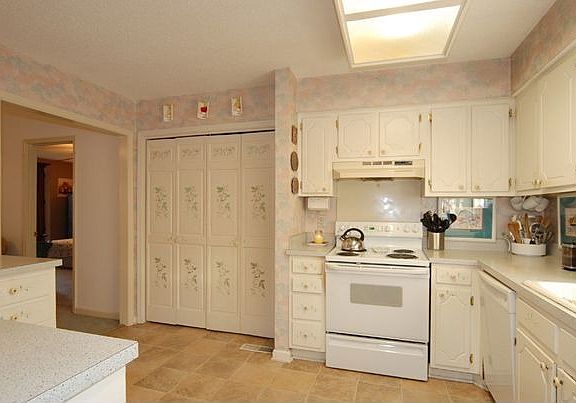 To the Right an Adorable Kitchen as you see it when you enter.