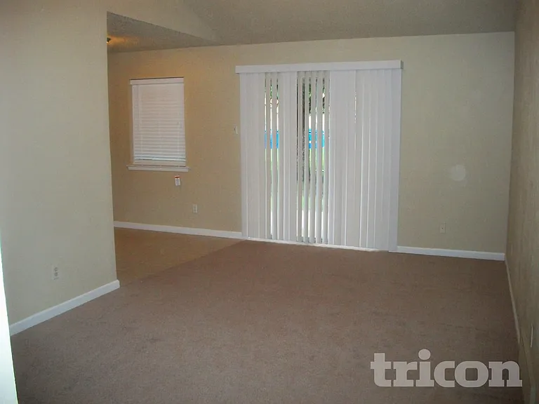 3307 Hummingbird Ln — Photo 8