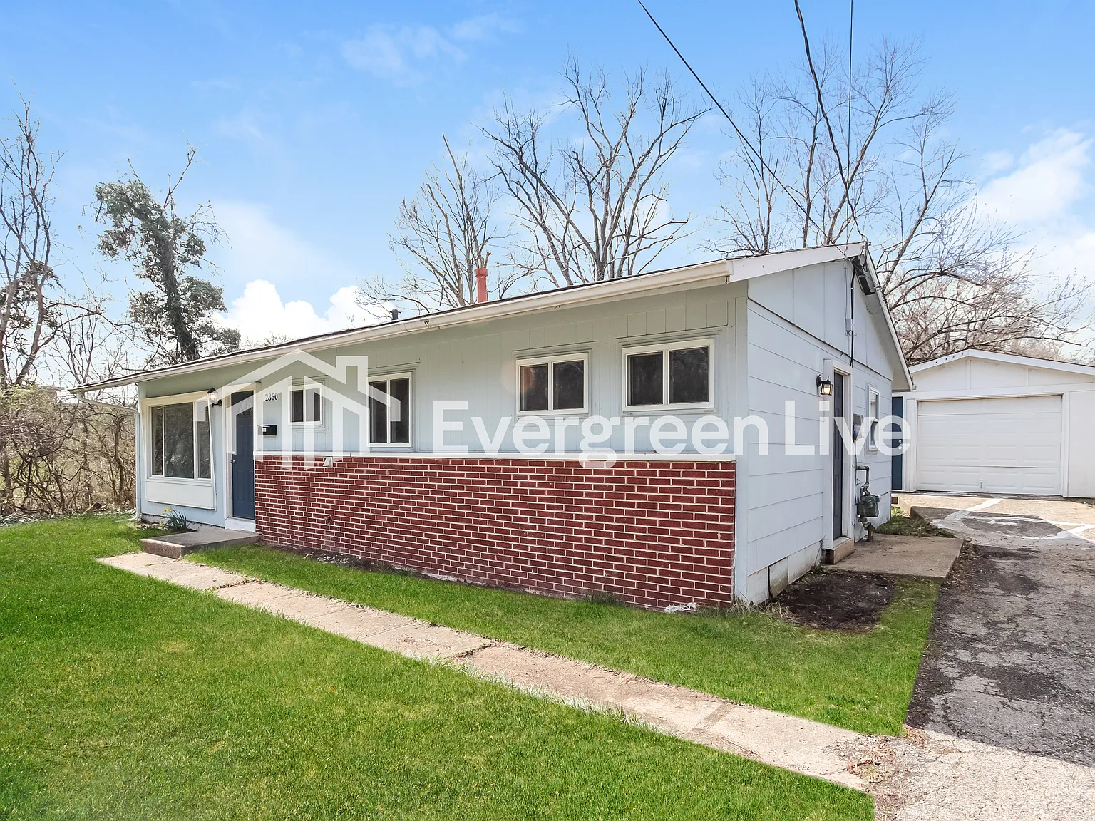 3 bed, 1.0 bath, 960 sqft, $1,545 — Photo 2