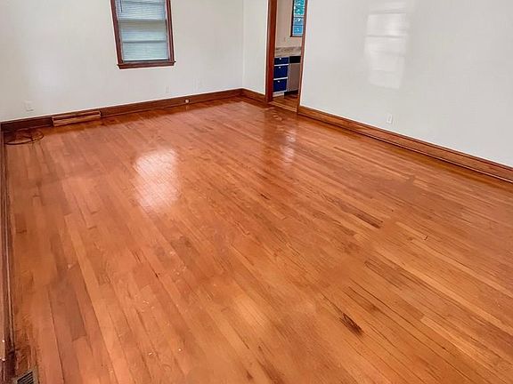 2nd image of 539 Glendale St