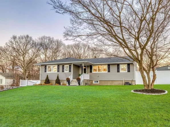 79 Gray Avenue, Medford, NY 11763