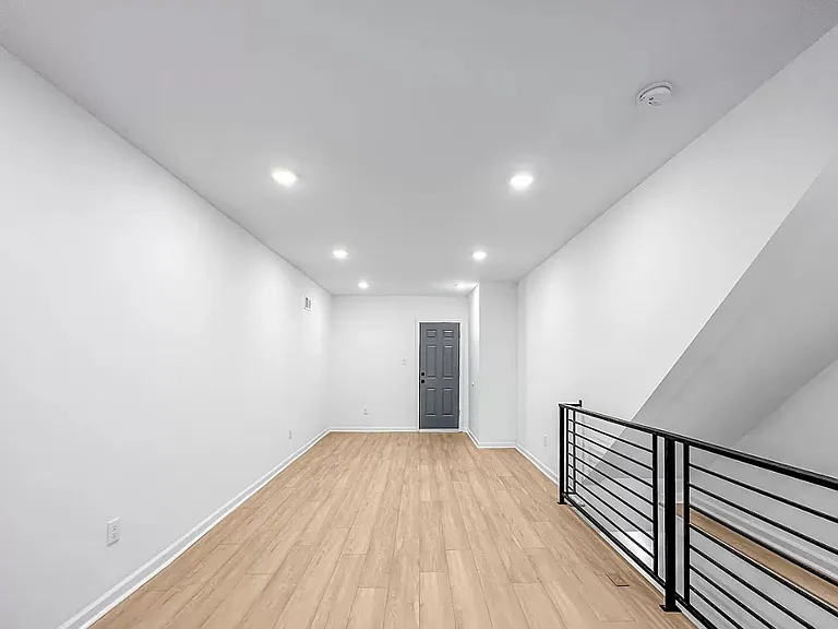 1050 N 46th St #1 — Photo 4