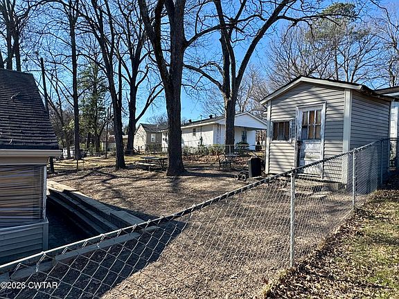 4th image of 1413 Hillcrest Ave