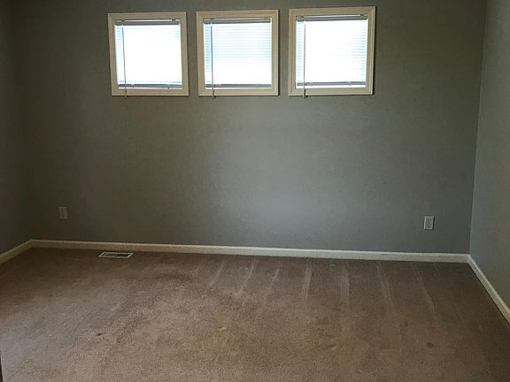 3rd image of 880 Main St