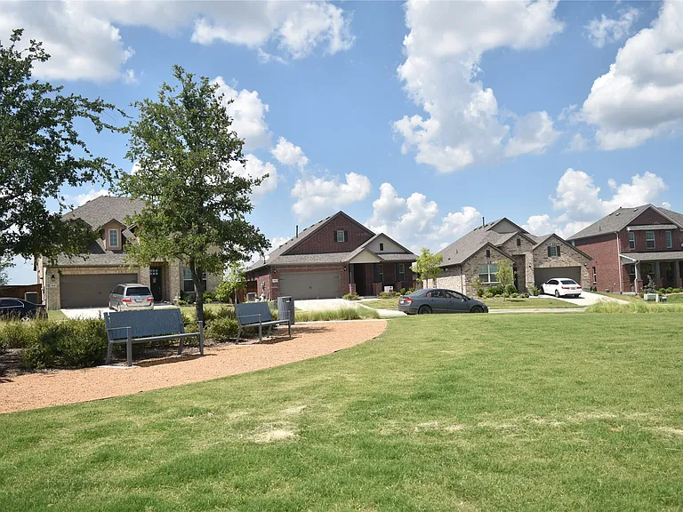 912 Slate Ln — Photo 32