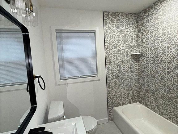 3rd image of 45 Pleasantview Dr