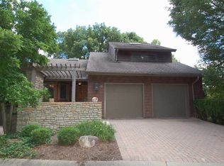 1 Spring Knoll Dr, Cincinnati, OH 45227