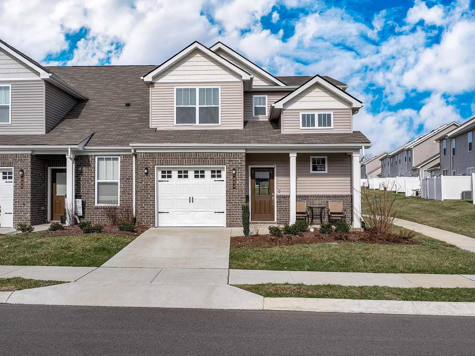 3 bed, 2.5 bath, 1729 sqft, $2,099 — Photo 4