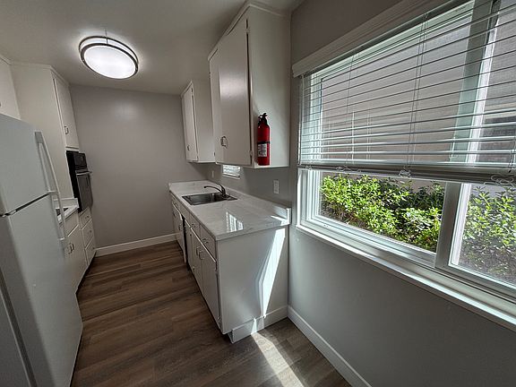 5th image of 700 Coleman Ave APT 7