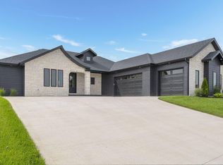 1758 E Cobblestone Dr, Ozark, MO 65721