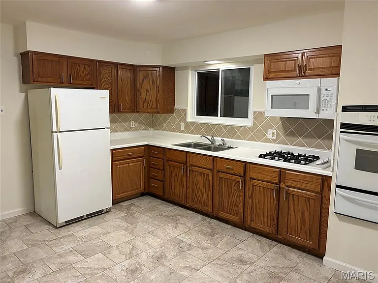 1285 Pamela Dr — Photo 5