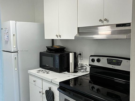 4th image of 2350 NE 135th St APT 802