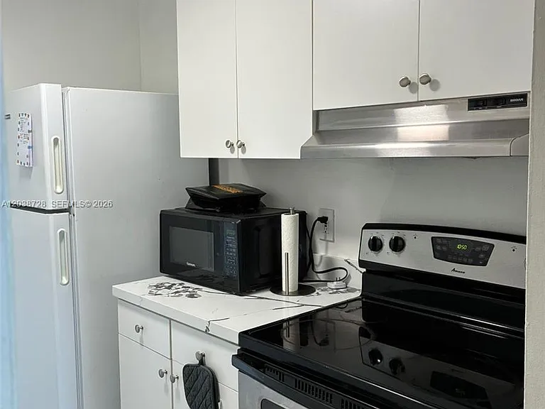 2350 NE 135th St #802 — Photo 4