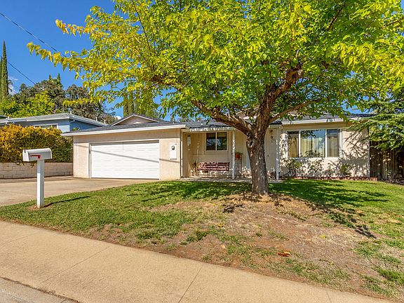 2nd image of 3320 Oakwood Pl
