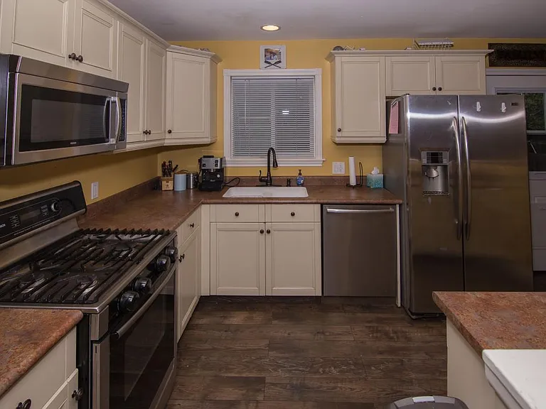 413 Cornell Ave — Photo 5