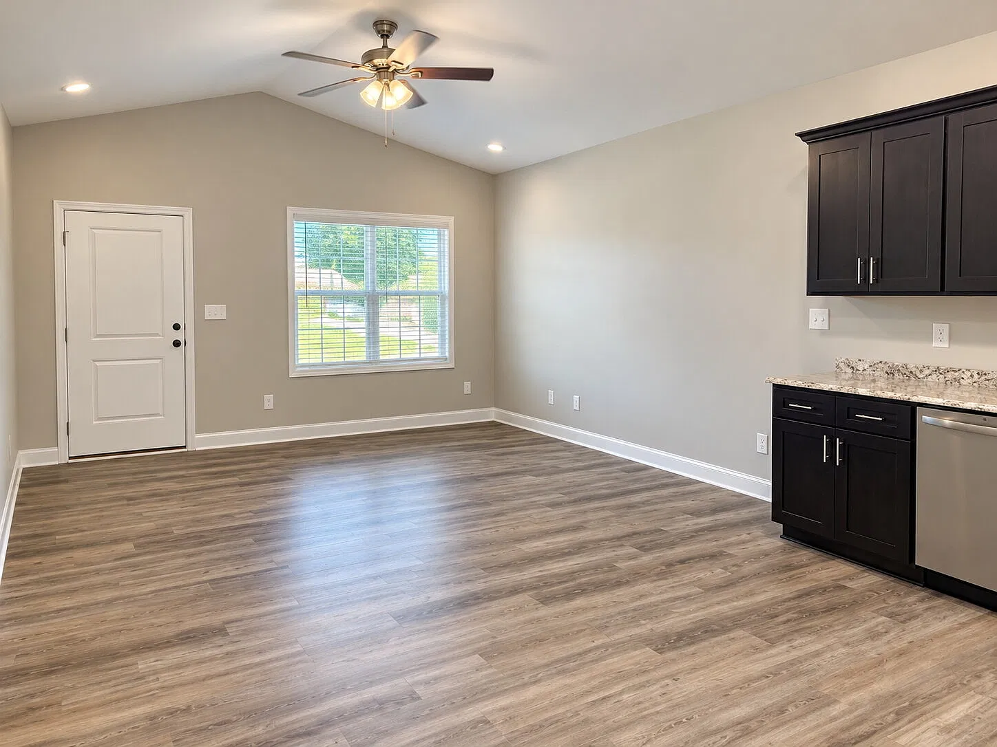 3 bed, 2.0 bath, $1,650 — Photo 2