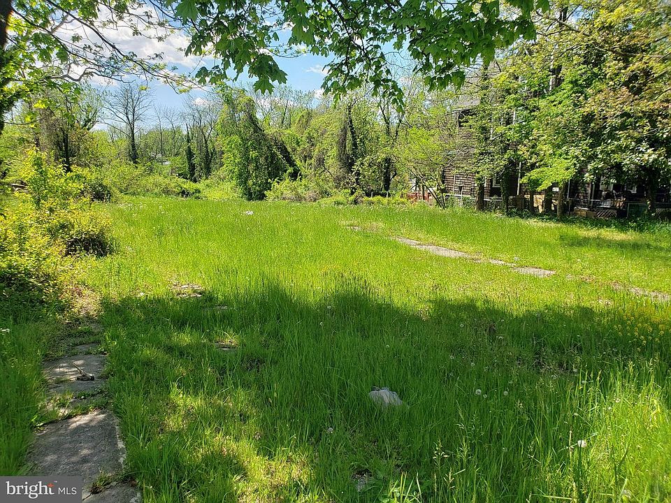 2nd image of 609 Woodbourne Ave