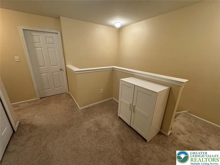 1081 Tudor Dr — Photo 15